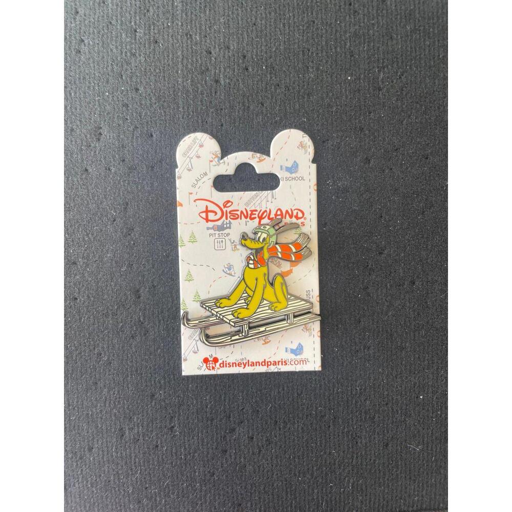 Disneyland Paris Pluto ski pin